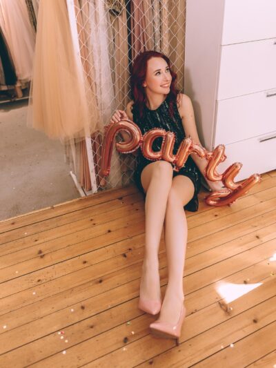 Dress Embroidered Rows Sine-Serebryanyh Payetok