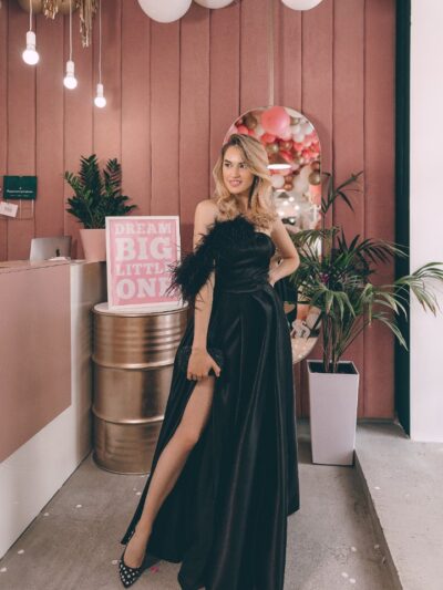Dress floor-length black with slit on the leg