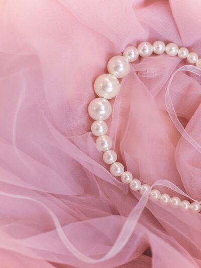 Headband made of pearls
