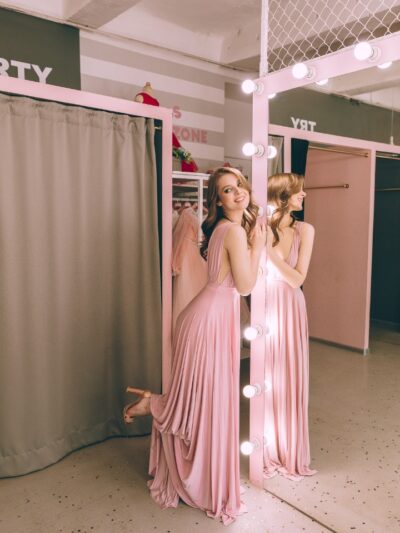 Dress With A Deep Neckline And Open Back